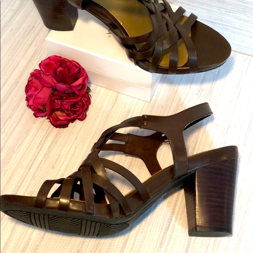 Leather Sandals. - Picture 3 of 7